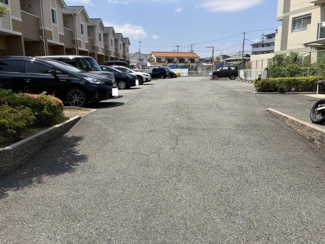 ユニヴェールの駐車場