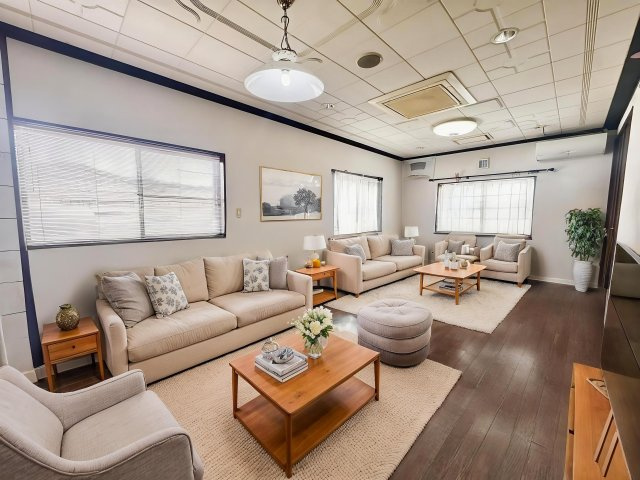 滋賀県彦根市平田町の居間・リビング|※実写真と間取り図からCG再現した「空室リフォームイメージ」に家具などをCG合成しており、実際と異なります。