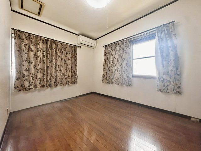滋賀県彦根市平田町の寝室|※実写真と間取り図からCG再現した「空室リフォームイメージ」のため、実際と異なります。