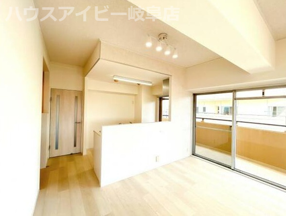 【居間・リビング】の画像