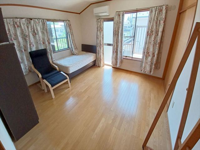 東松山市松山町1丁目　中古戸建の洋室|2階東側