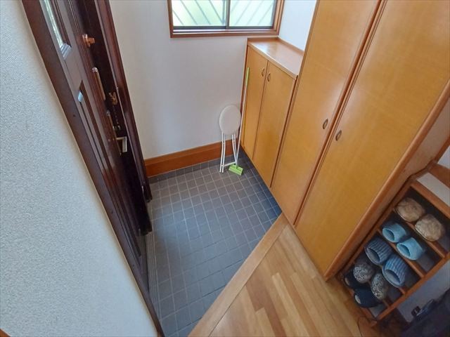 東松山市松山町1丁目　中古戸建の玄関