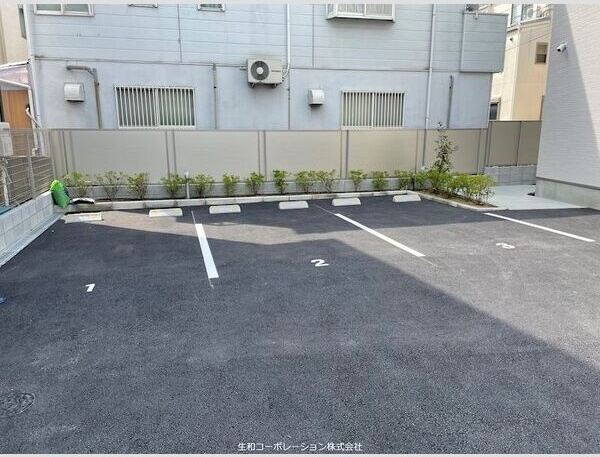 シルエーラ千里丘の駐車場