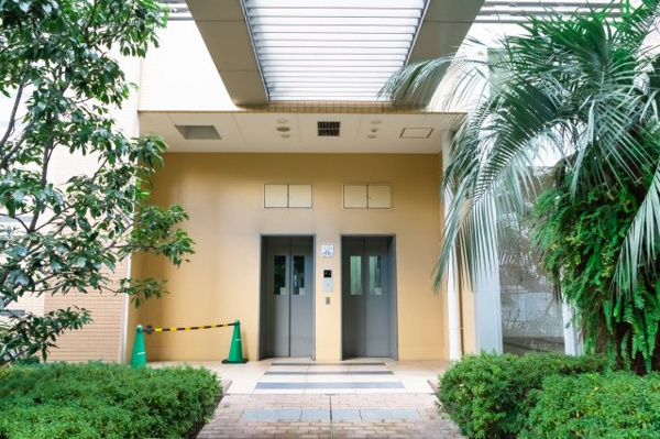 【設備】 | 【自転車用エレベーター】2.3階の自転車置き場に繋がる専用エレベーター。352台を駐輪可能です！