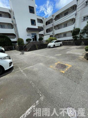 松濤ハイツの駐車場|駐車場に車を止められます