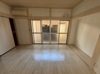 【居間・リビング】 | 川戸正和住宅