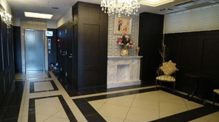 プレミアム菱屋西のエントランス