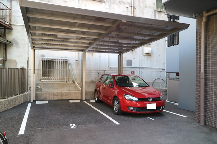 プレミアム菱屋西の駐車場