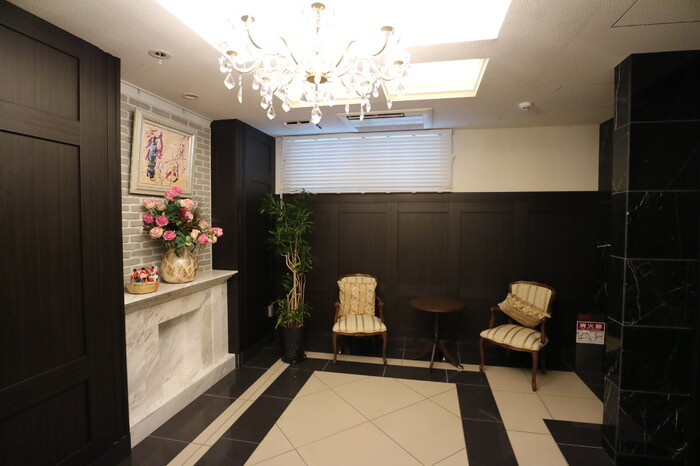 プレミアム菱屋西のエントランス