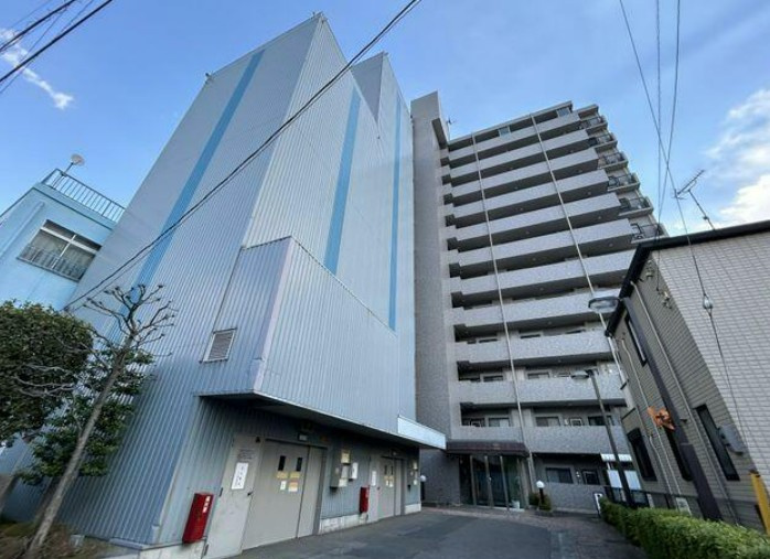 【中古マンション】ルミナス鶴ヶ島の外観|鶴ヶ島駅から一本道で徒歩4分です☆
スーパーも近く便利！