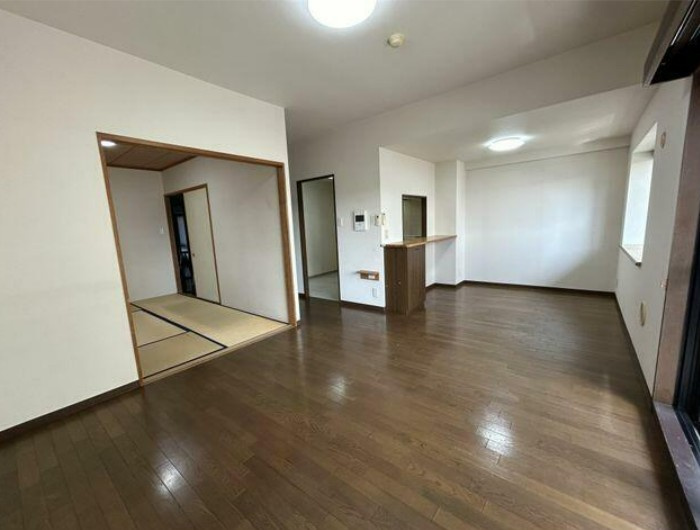 【中古マンション】ルミナス鶴ヶ島の居間・リビング|明るいLDKです！