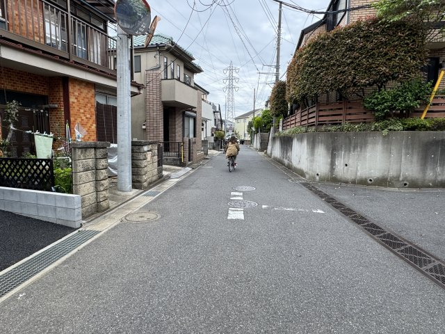 柏市豊上町新築戸建【旭小学校：3分】の前面道路含む現地写真|西側前面道路