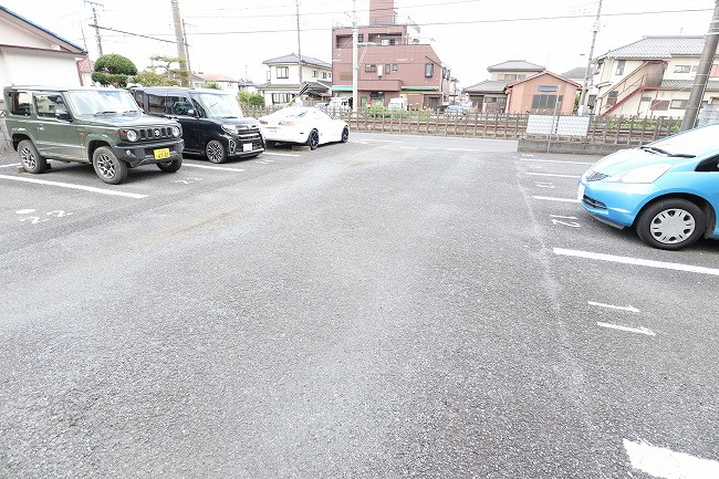 メゾン・ボヌールの駐車場