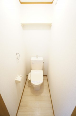 【トイレ】 | カサベルデ西千葉 | ※同物件・反転タイプの写真です。