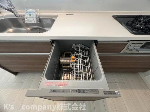 茅ヶ崎市柳島２丁目　新築戸建　2号棟のキッチン|時間短縮に便利な食洗器完備◇◇
