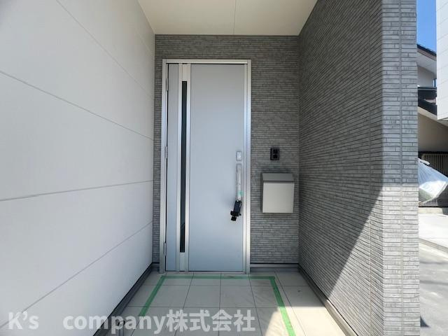 茅ヶ崎市柳島２丁目　新築戸建　2号棟の玄関|玄関アルコープ付き◇◇