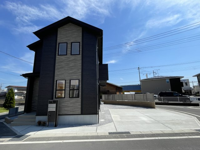 藤岡市藤岡（全１棟）１号棟の前面道路含む現地写真