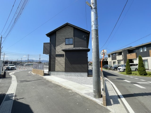 藤岡市藤岡（全１棟）１号棟の前面道路含む現地写真