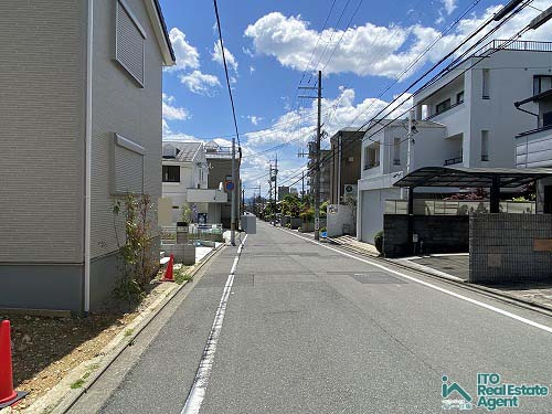 鷹峯南鷹峯町 新築戸建(3号地)の前面道路含む現地写真