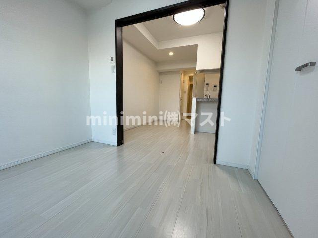 パラゴン小路の洋室