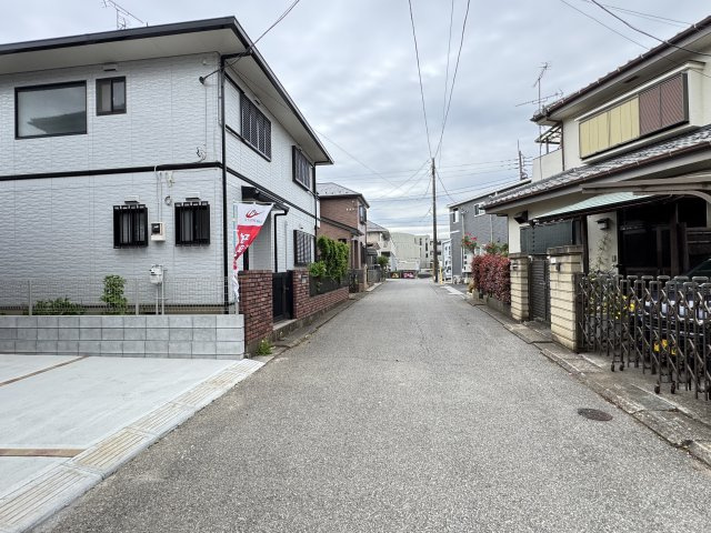 柏市篠籠田新築戸建（第４篠籠田）の前面道路含む現地写真|西側前面道路・幅員約5ｍ