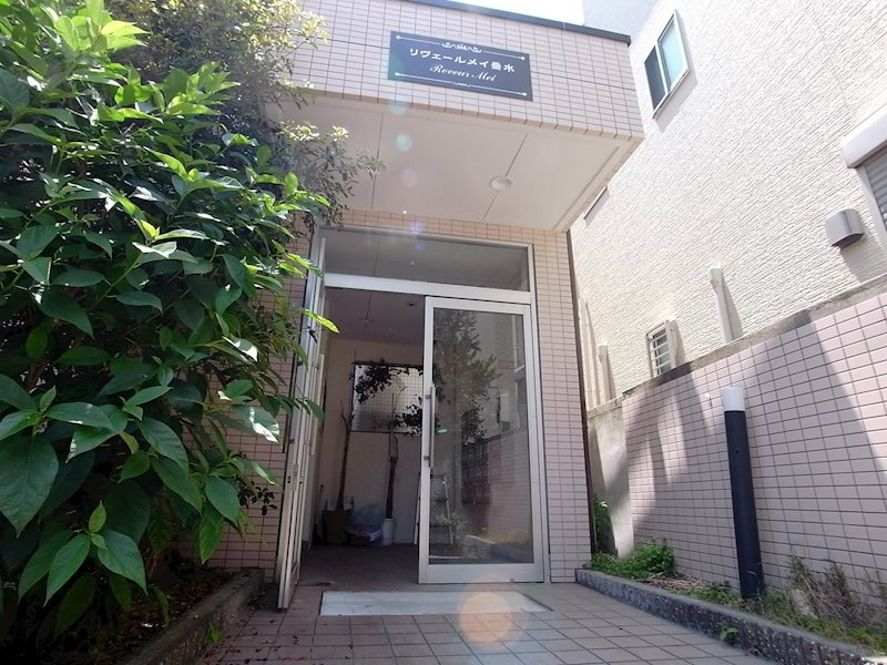 リヴェールメイ垂水のエントランス