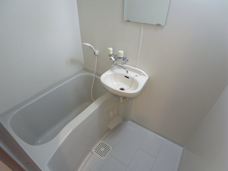 リヴェールメイ垂水の浴室