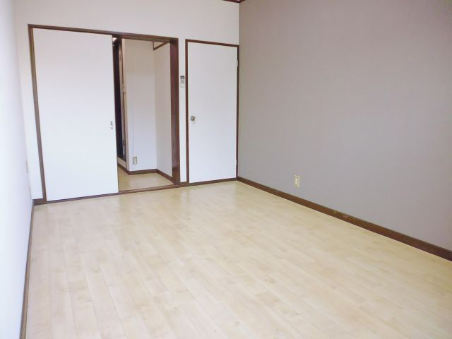 シャンポール藤井の洋室