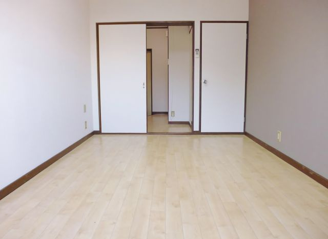 シャンポール藤井の洋室