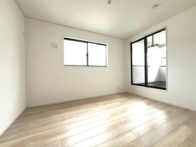 【寝室】 | 糟屋郡篠栗町田中1丁目第1　1号棟（全4棟）【仲介手数料無料・0円】 | 現地写真。2階主寝室です。