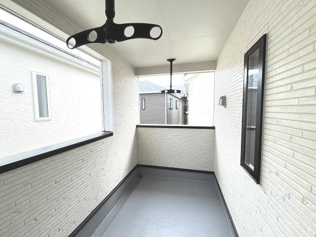 【バルコニー】 | 糟屋郡篠栗町田中1丁目第1　1号棟（全4棟）【仲介手数料無料・0円】 | 現地写真。インナーバルコニーです。