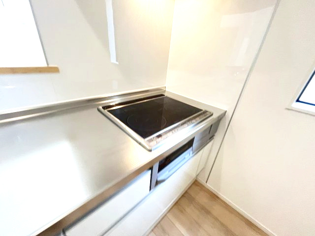 【キッチン】 | 糟屋郡篠栗町田中1丁目第1　1号棟（全4棟）【仲介手数料無料・0円】 | 現地写真。IHクッキングヒーター