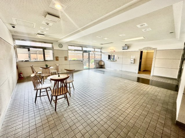 朝日プラザ大和町のエントランス