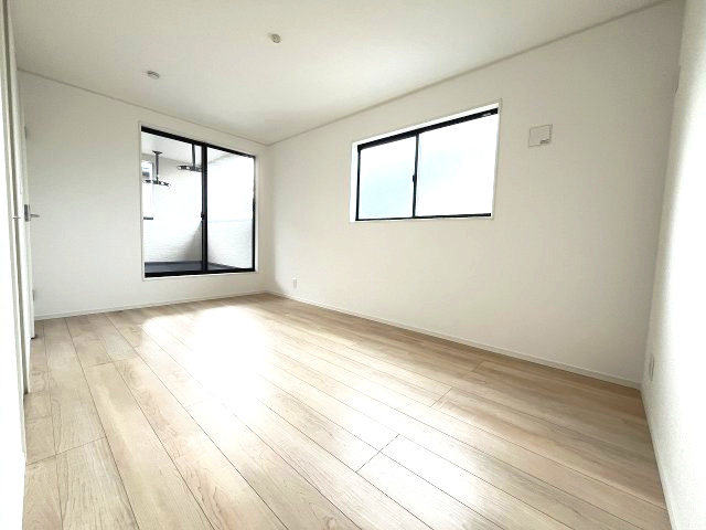 【寝室】 | 糟屋郡篠栗町田中1丁目第1　3号棟（全4棟）【仲介手数料無料・0円】 | 現地写真。2階主寝室です。