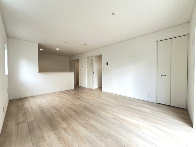 【居間・リビング】 | 糟屋郡篠栗町田中1丁目第1　3号棟（全4棟）【仲介手数料無料・0円】 | 現地写真。