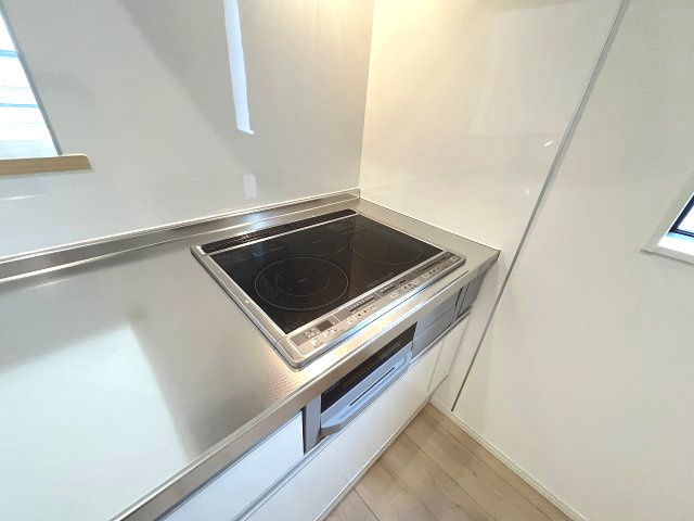 【キッチン】 | 糟屋郡篠栗町田中1丁目第1　3号棟（全4棟）【仲介手数料無料・0円】 | 現地写真。IHクッキングヒーター