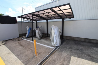 【その他共用部分】 | ビラ・アモーレ | バイク置場