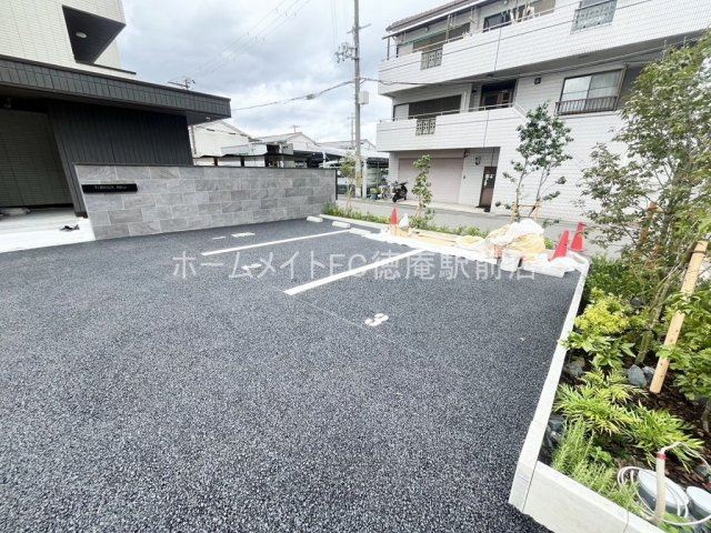 TORISIA Reve の駐車場