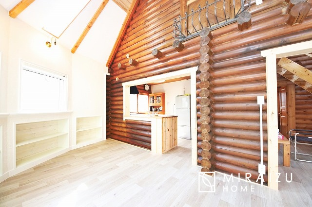 【居間・リビング】 | 平日・休日問わずいつでもご見学が可能です♪
実際に見て触れて感じる安心のお住まい探しをご体験ください