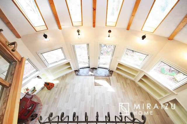 【居間・リビング】 | 平日・休日問わずいつでもご見学が可能です♪
実際に見て触れて感じる安心のお住まい探しをご体験ください