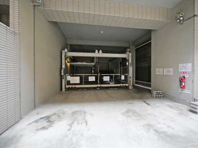 ウィルテラスなんば南の駐車場