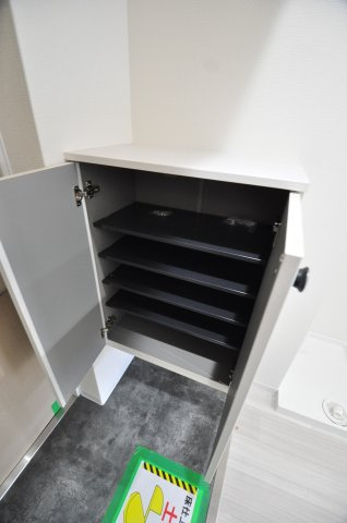 大阪市鶴見区諸口１丁目の賃貸マンションの収納