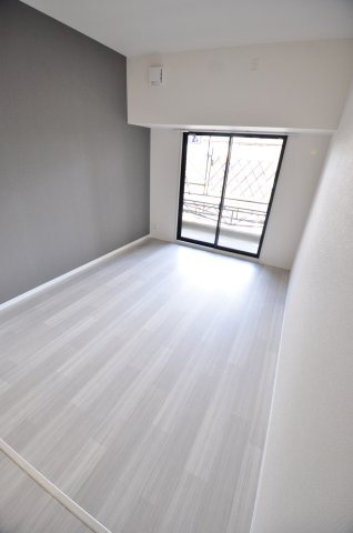 大阪市鶴見区諸口１丁目の賃貸マンションの居間・リビング
