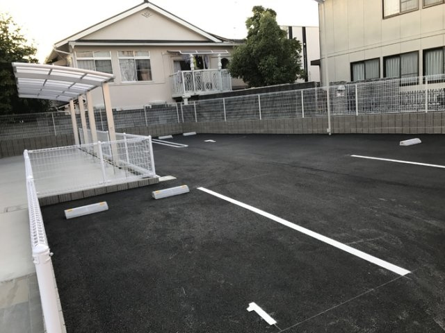 アンジェロ佐保の駐車場