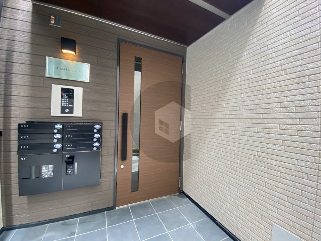 D porta coureのエントランス