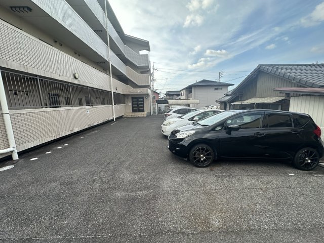 ティーズシャンブルの駐車場