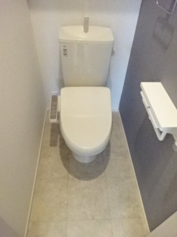 ポルトクレストのトイレ|落ち着いた色調のトイレです