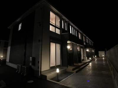 【外観】 | Ａｍｂｉｔｉｏｎ　Ⅱ | 外観写真（夜）