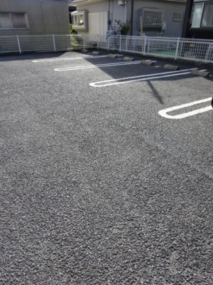 【駐車場】 | グレース　クレストⅡ | 車をお持ちの方に嬉しい駐車場付きの物件です