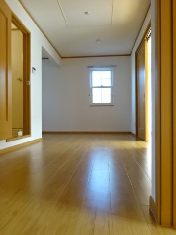 グレース　クレストⅡの居間・リビング|使いやすいリビングです